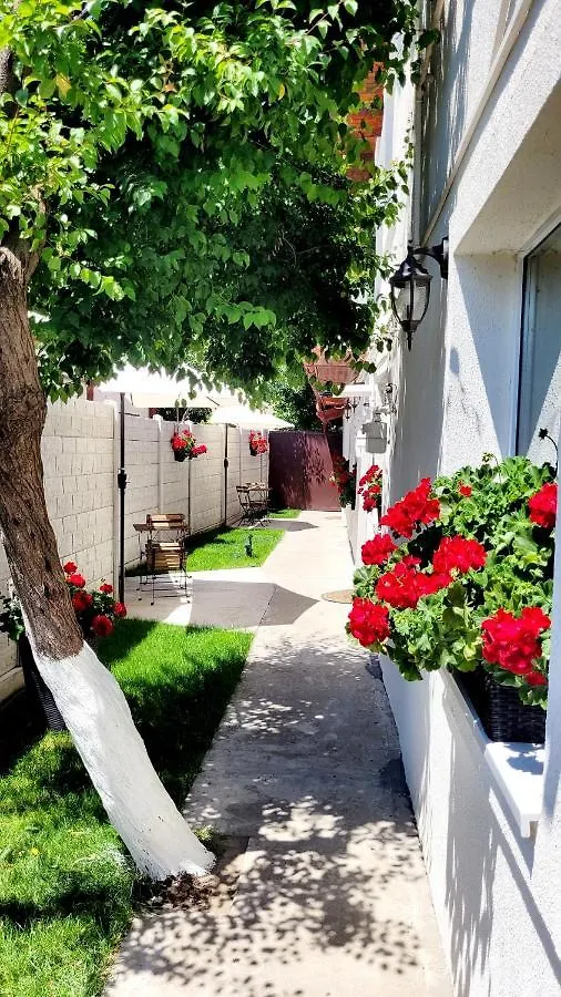 Rose Garden House Apartment Bucharest 0*,