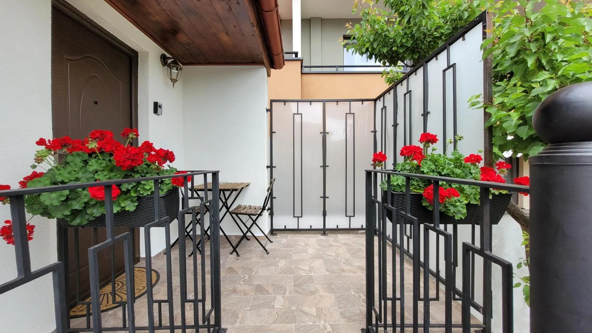 Rose Garden House Apartment Bucharest Romania
