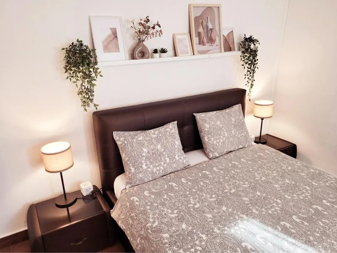 Rose Garden House Apartment Bucharest